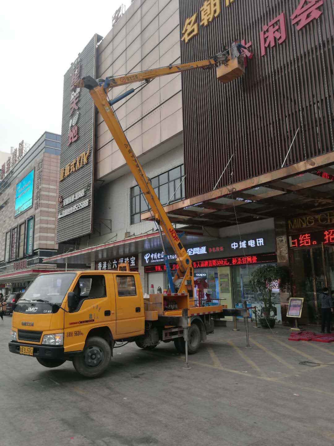 21米伸臂鸭脖体育登不上维修车出租特种高空作业车