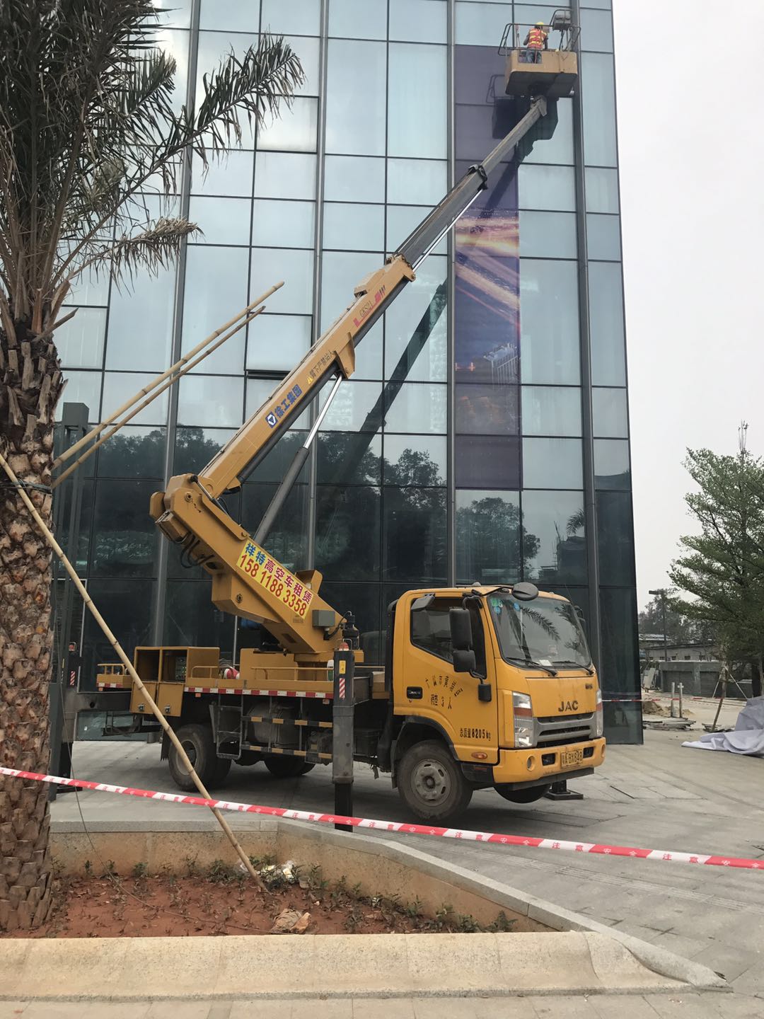 21米伸臂鸭脖体育登不上维修车出租安全作业