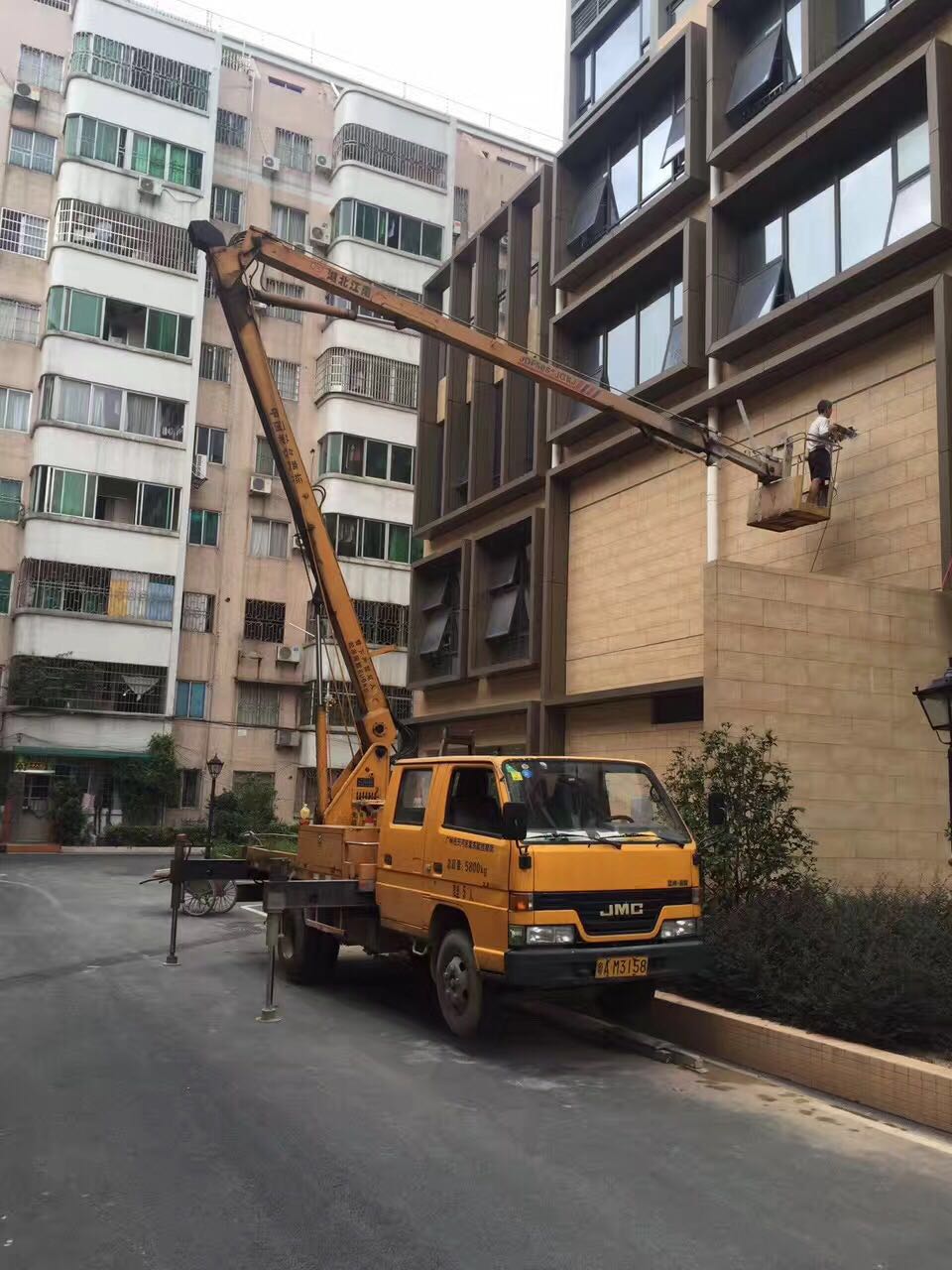 21米伸臂鸭脖体育登不上维修车出租特种高空作业车