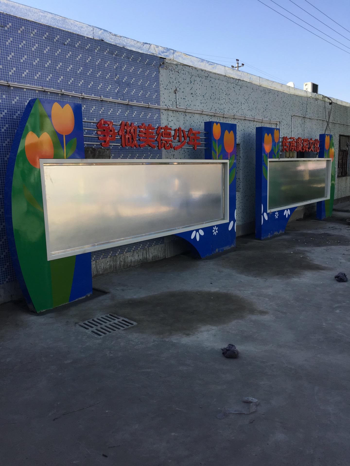 上海挂壁滚动广告灯箱制作